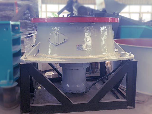 GP300底部單缸液壓圓錐破出口非洲 助力花崗巖碎石制砂生產(chǎn)線(xiàn)